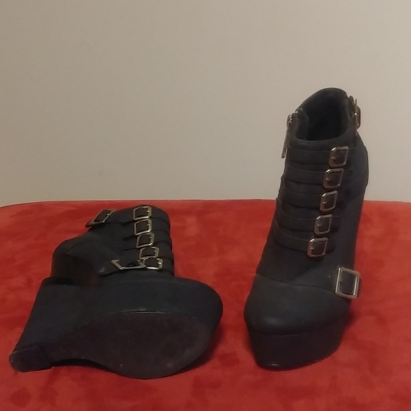 Platform booties - Picture 3 of 3